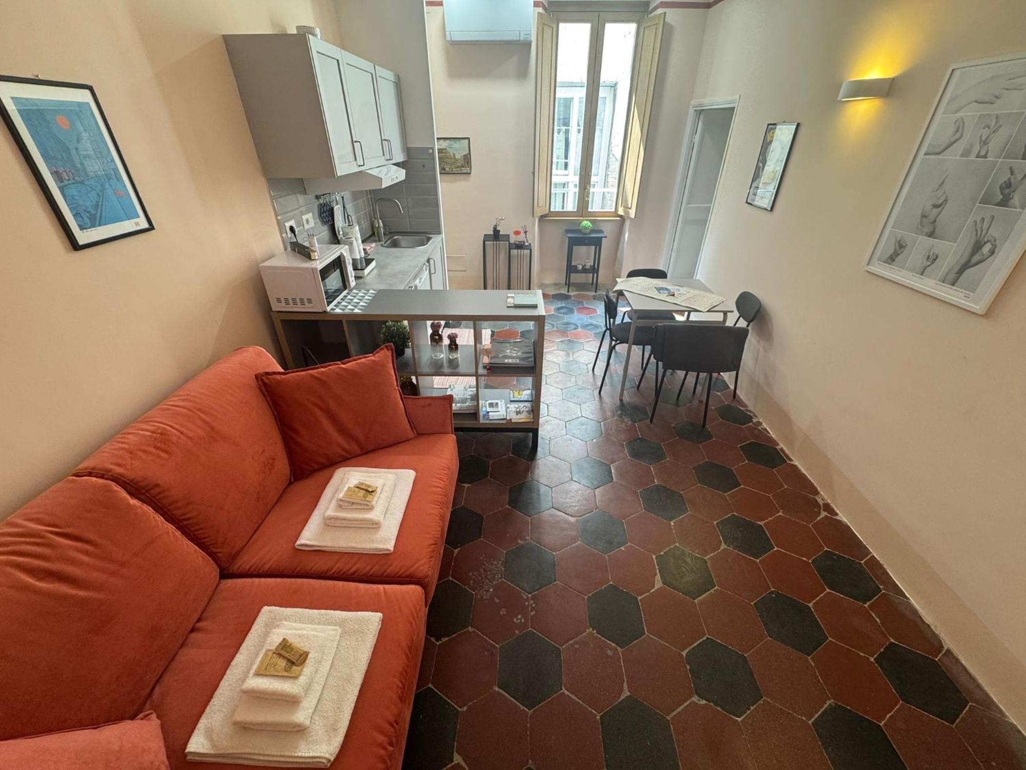 Le Due Torri In Rione Monti Rom